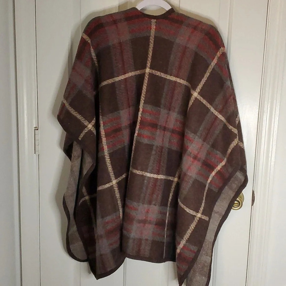 Plaid Poncho/Shawl Drape Open Front. Great colors Browns,Greys,Red and Cream - Picture 4 of 6